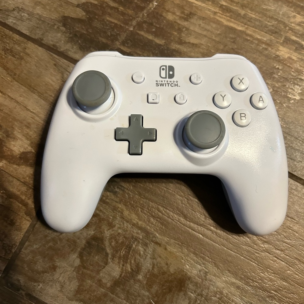 NEW Nintendo Switch Controller - White and Gray
